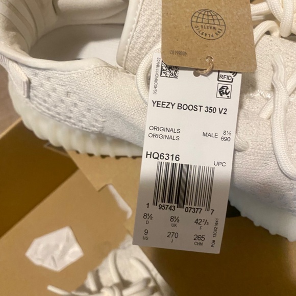 Brand new Yeezy Boost 350 v2 size 8 1/2 - Picture 2 of 3